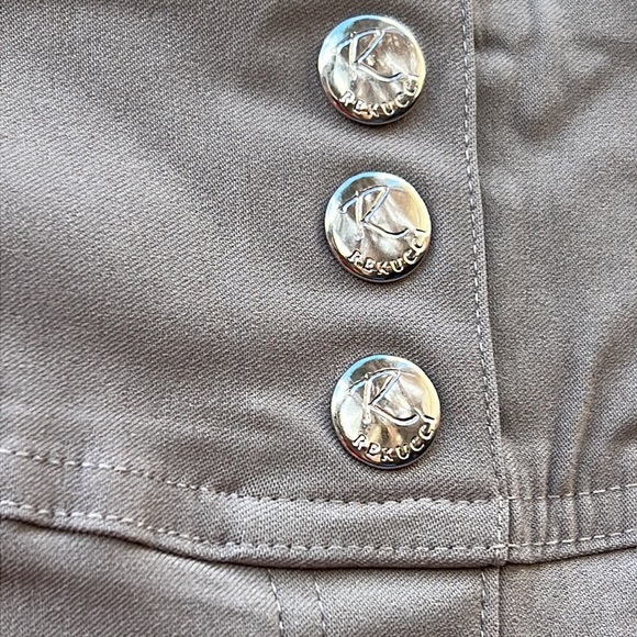 NWT Rekucci Khaki Shorts Decorative Silver Buttons Size 12 - Picture 5 of 14